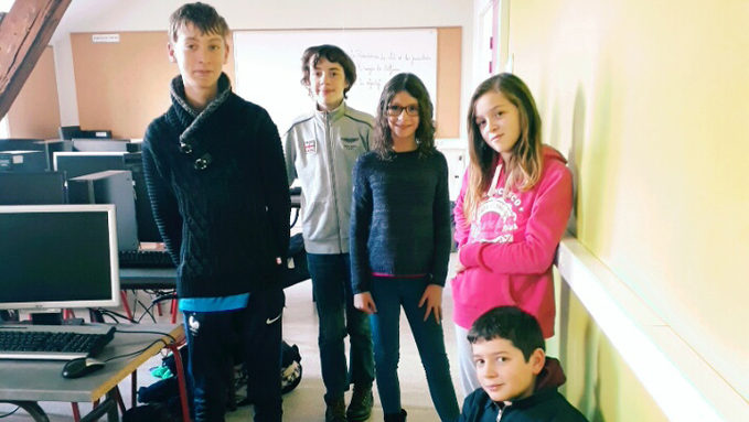 De gauche à droite : Baptiste, Martin, Noélie, Laura et Rémi